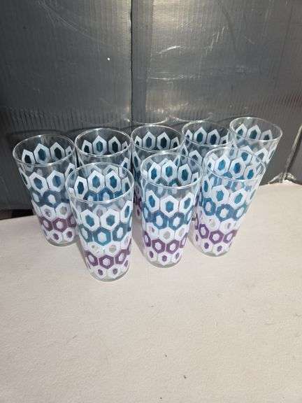 Set of 8 Drinking Glasses with Geometric Design image