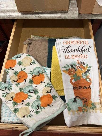 Kitchen Textiles: Oven Mitts, Potholders, and Dish Towels image