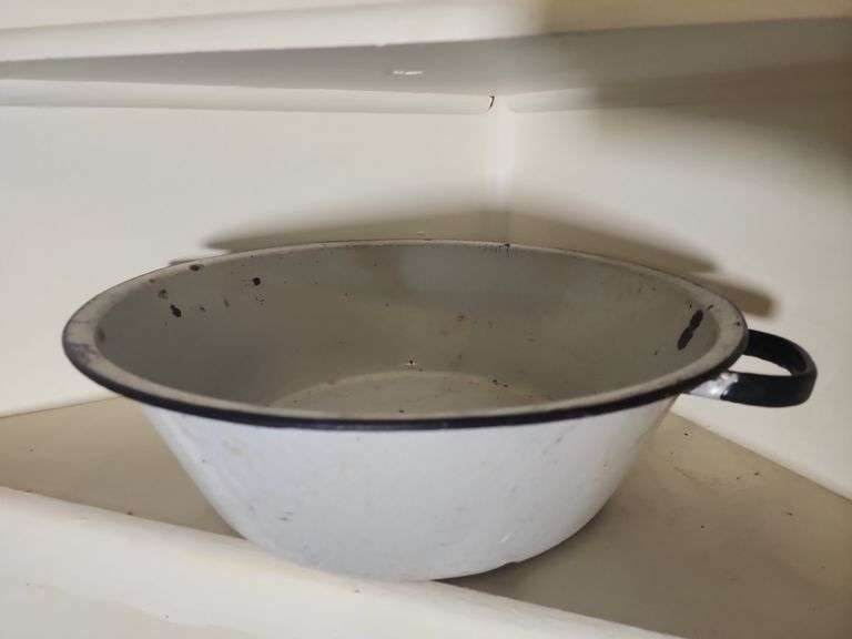 Enamelware Wash Basin image