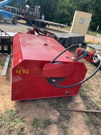 L7- 300 Gallon Red Fuel Tank With Pump image