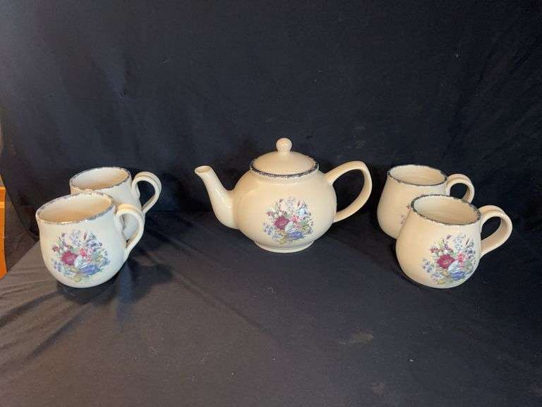 Home & Garden Party Ltd Teapot Set with Four Mugs - Floral Design image