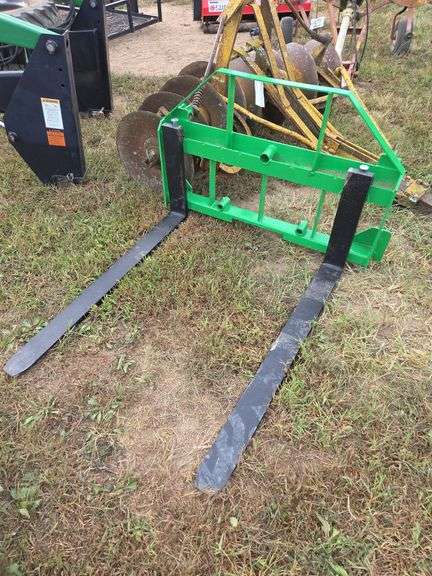 L4- John Deere Hook Up Pallet Forks image