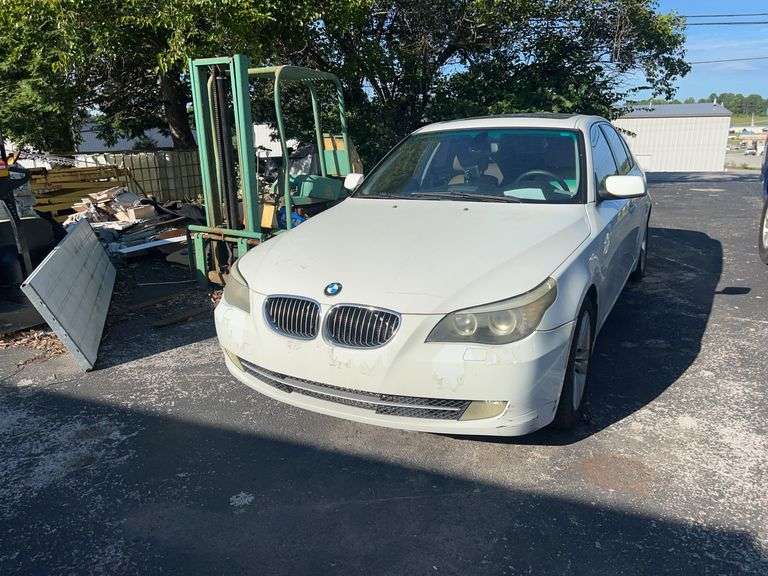 2009 White BMW 535i Sedan - 139,217 Miles image