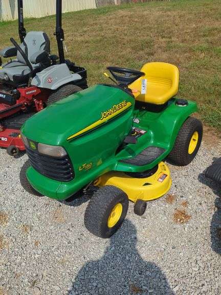 L16 - John Deere LT 160 image