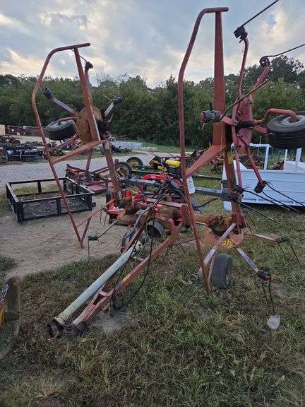 L4 - 4 Basket Hay Tedder Hydrualic Fold image