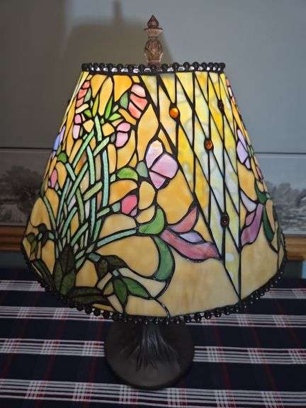 Leaded Glass Floral Table Lamp image