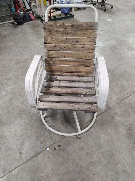 SWIVEL PATIO CHAIR image