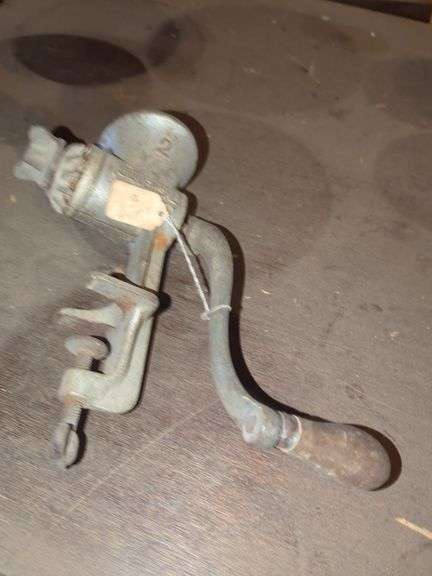 Universal No. 2 Meat Grinder image