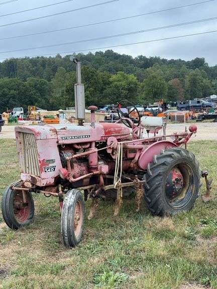 L9- International Harvester 140 Cultivator image
