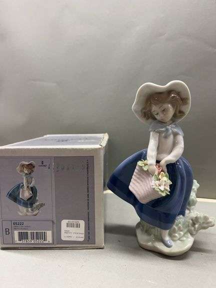 Lladro "Pretty Pickings" Figurine with Box image