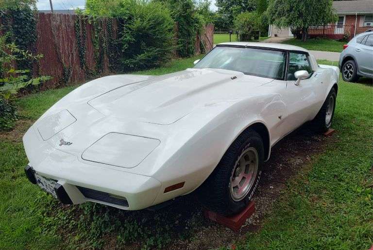 Offsite- 1979 Chevorlet Corvette (Has Title) image