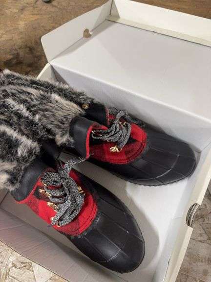 BOOTS NEW IN THE BOX.  SIZE NINE image