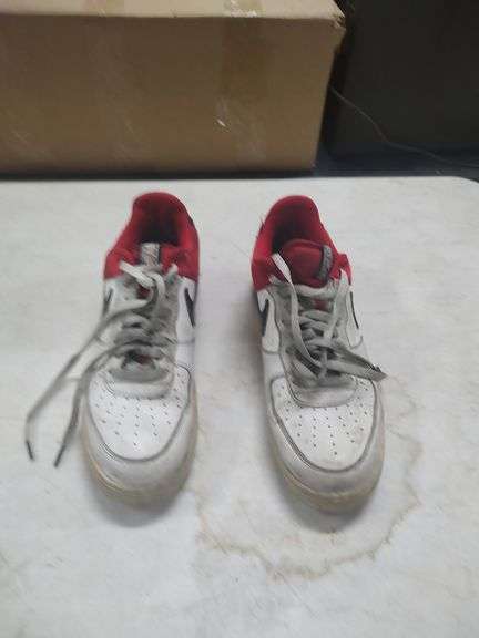 NIKE SHOES- SIZE 13- image