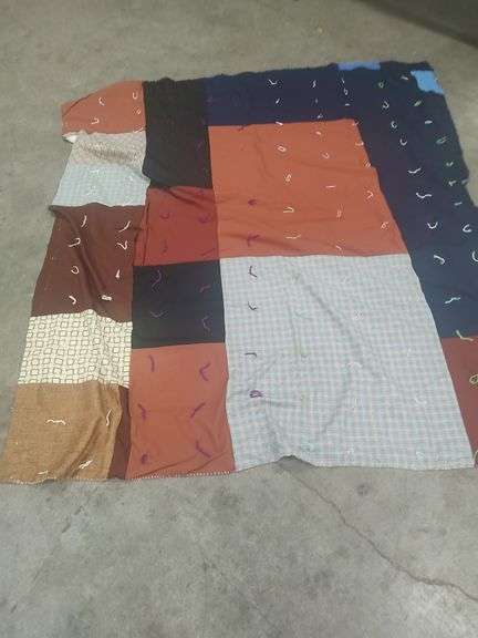 FULL SIZE TACK QUILT image