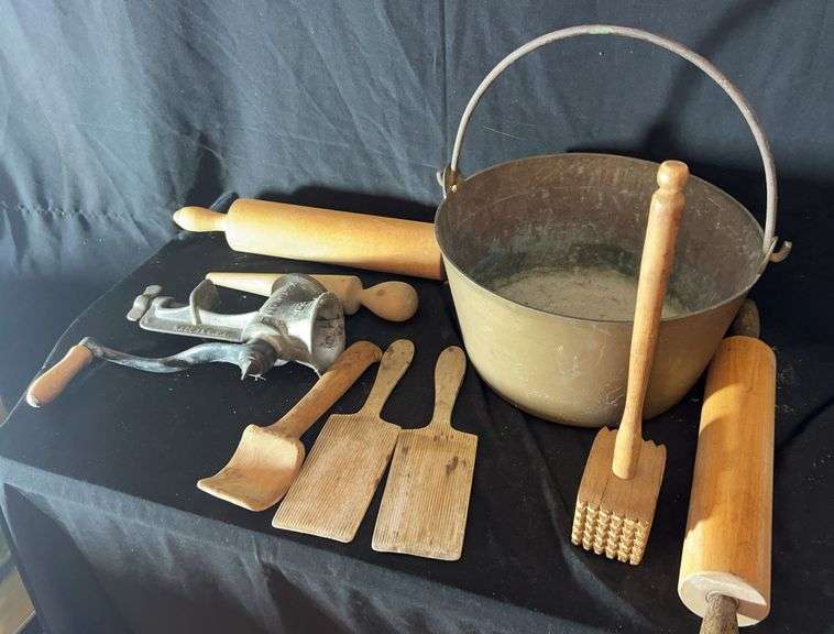 Assorted Kitchen Utensils image