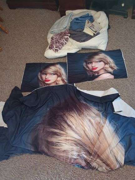 Taylor Swift Bedding Set image