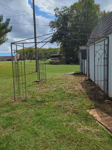 Metal Garden Arbor Structure image