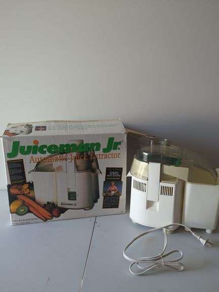 Juiceman Jr. Automatic Juice Extractor and Black & Decker Citrus Juicer image