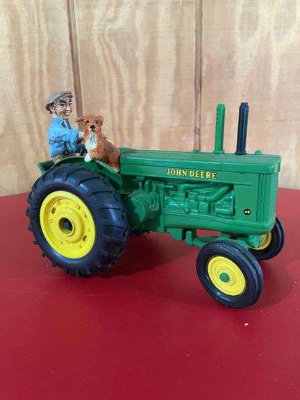 John Deere Tractor Figurine 1748