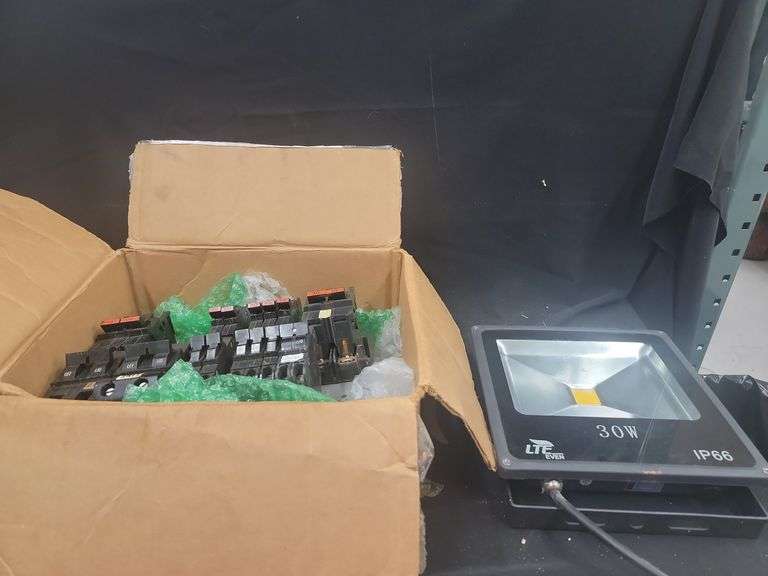 Circuit Breakers and LTE Even 30W IP66 Light image