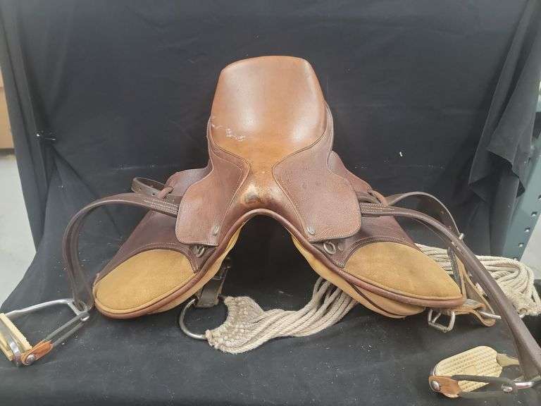 English Style Leather Saddle with Stirrups image