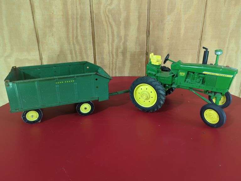 Toy John Deere 4010 Diesel Tractor and Wagon