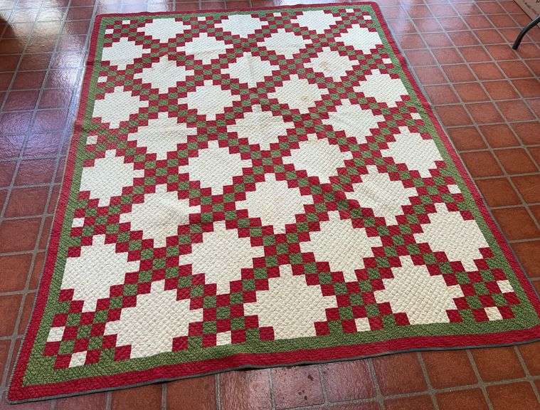 Red and Green Pattern Quilt image