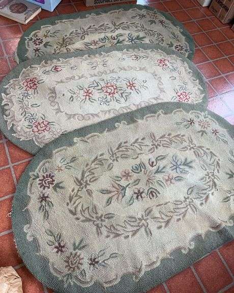 Set of 3 Oval Floral Rugs image