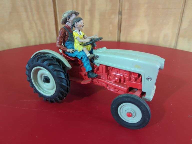 Ford Tractor with Figurine Set