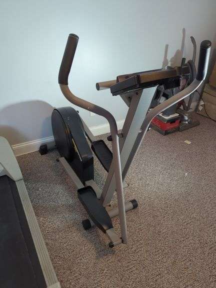 Weslo Momentum 700 Elliptical Machine image