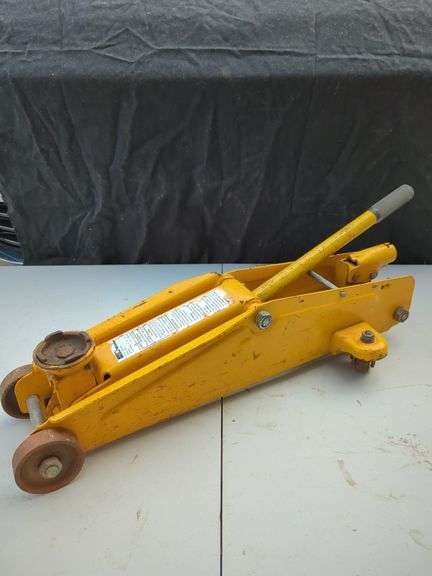 Wilmar W1614 2 Ton Hydraulic Floor Jack image
