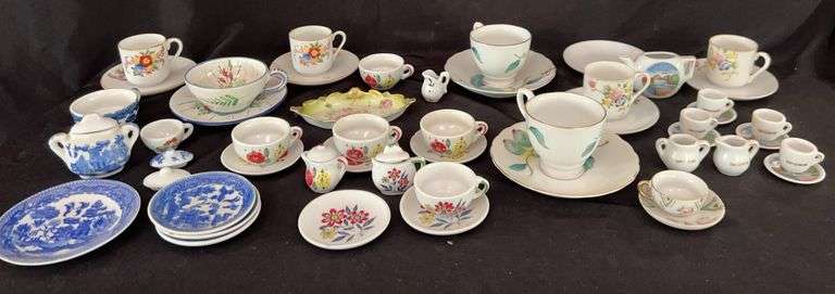 Miniature Tea Set Pieces image