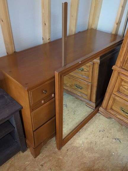 Kroehler Dresser with Mirror image