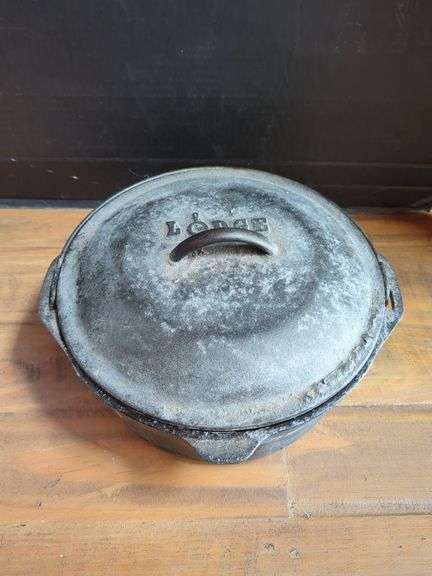 Lodge Cast Iron Dutch Oven with Lid