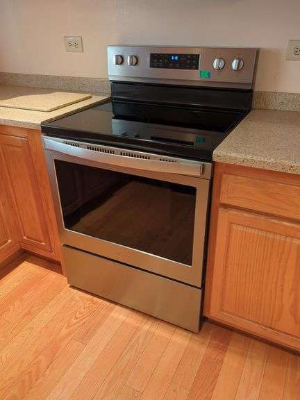 Whirlpool Stainless Steel Electric Range image