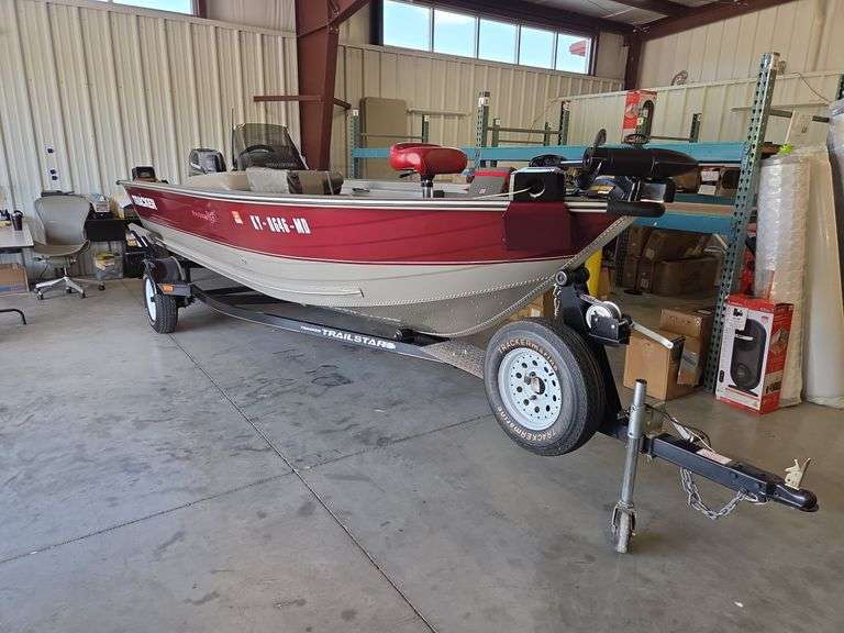 Tracker Pro Deep V17 Boat with Trailer image