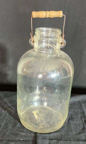 1 Gallon Glass Jug image