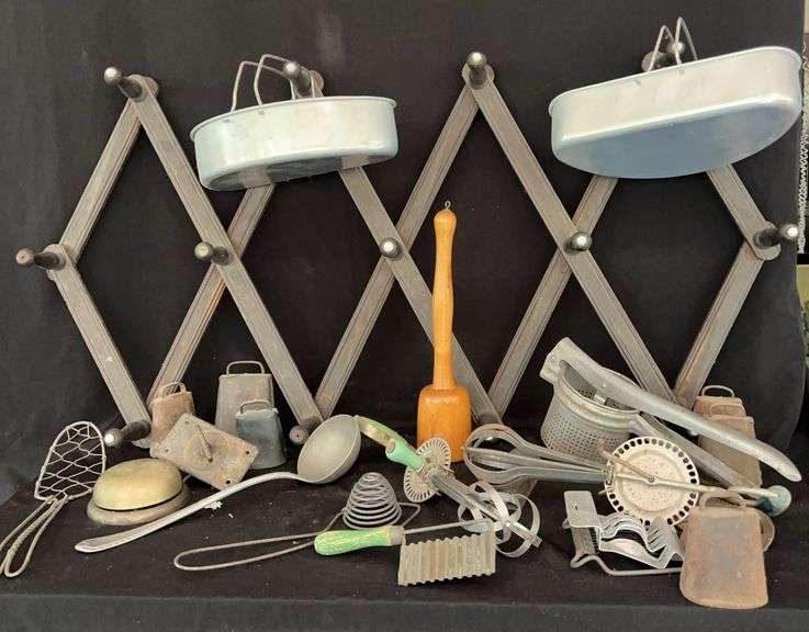 Group of Assorted Kitchenware image