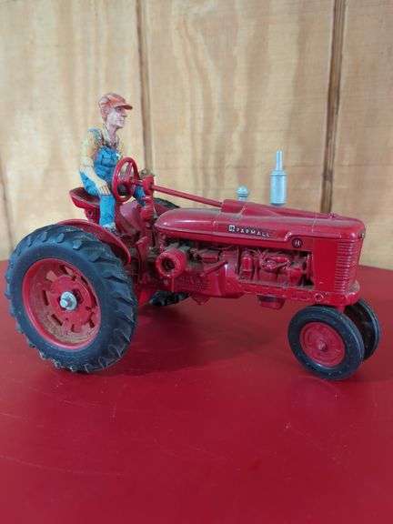 Farmall H Tractor Figurine, Lowell Davis #1