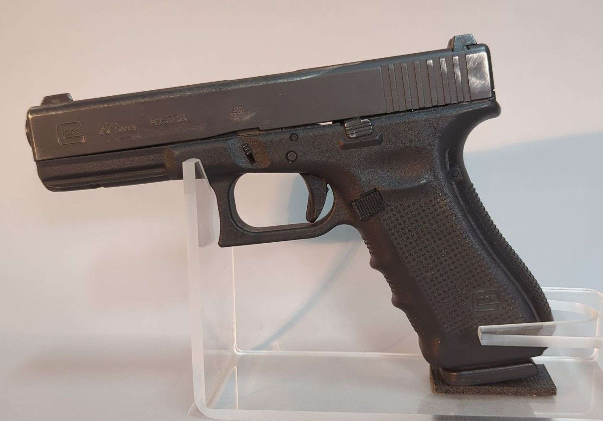 Glock 22 Gen 4 .40 Cal Pistol SN# XPA736 - Mayo Auction & Realty