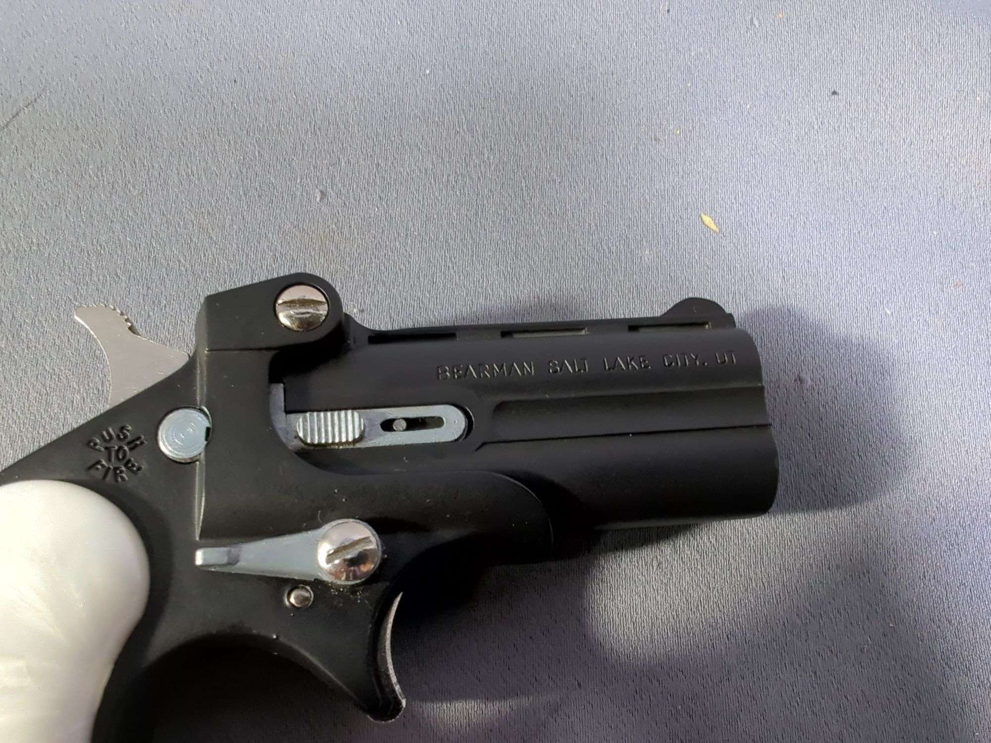 。 Bearman CL22L .22 LR Over/Under Deringer Pistol SN# 139720
