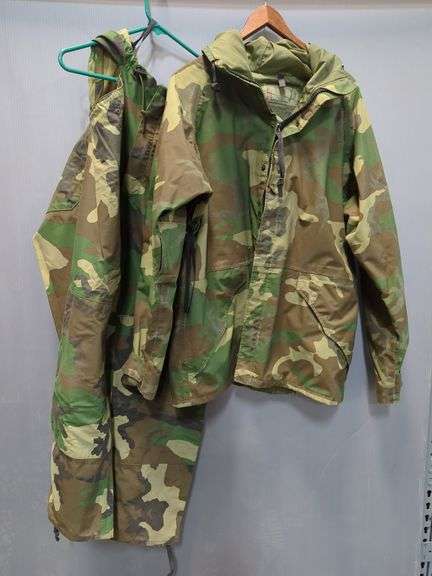 Cold Weather Camouflage Jacket And Pants, Jacket Size Large Regular, Pants Size Medium Long image