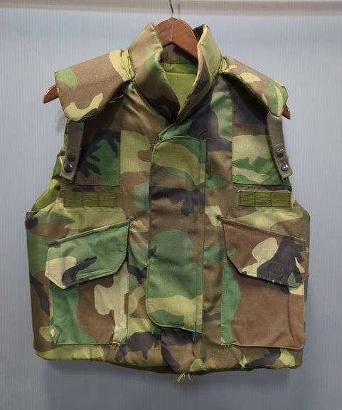Military Camo Body Armor Protective Vest, Size Medium image