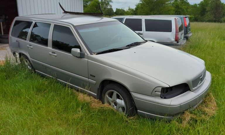 1998 Volvo V70 Station Wagon Car, VIN YV1LW5578W2479175, Mileage Unknown, Kansas Title, Parts Only