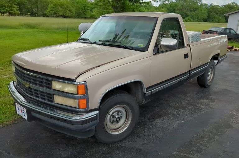 1992 Chevrolet GMT-400 Pickup Truck, VIN 1GCEC14K6NE108289, Mileage Showing On Odometer 120225, Missouri Title, With Mounted Badland Winches 5000 Lb. Capacity ATV Utility Winch, Model 68144, See Details For Video