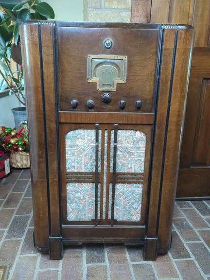 RCA Victor Radio And Radio Cabinet, 40" x 26" x 15", Unknown Working Order, Bidder Responsible For Proper Removal