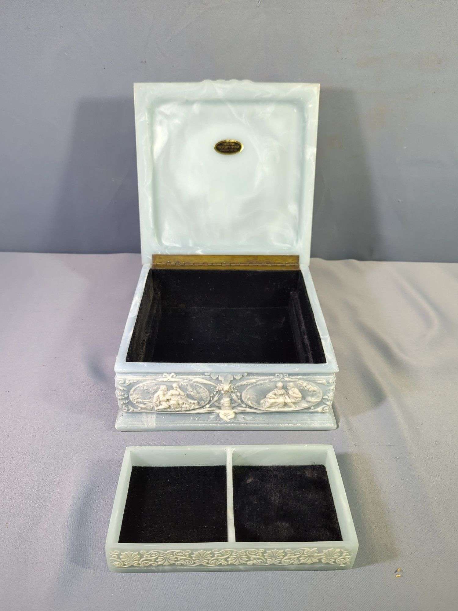 Incolay Stone High Relief Jewelry Box With Hinged Lid And
