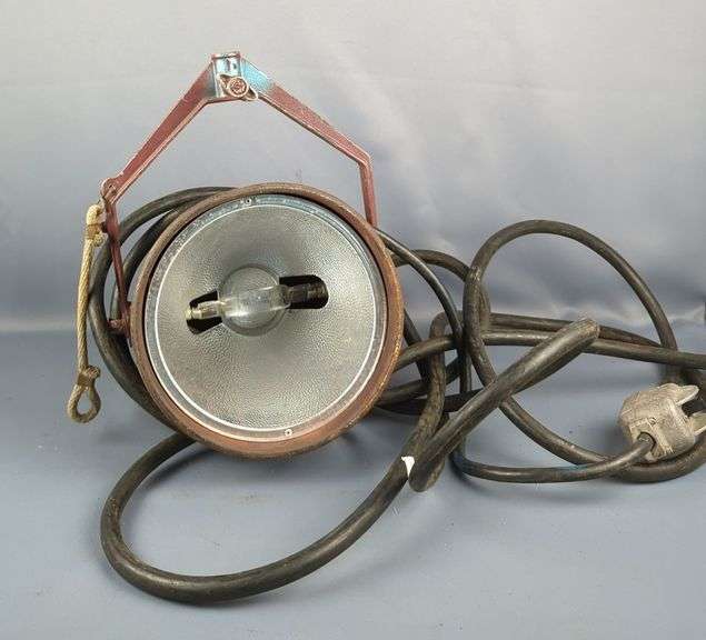 Leonetti Focusing Spotlight, Hubbell Twist Lock Plug, 9.5" Diameter, Untested image