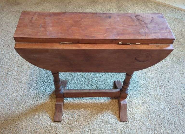 Drop leaf end table 20 x 20 x 17 mayo auction realty