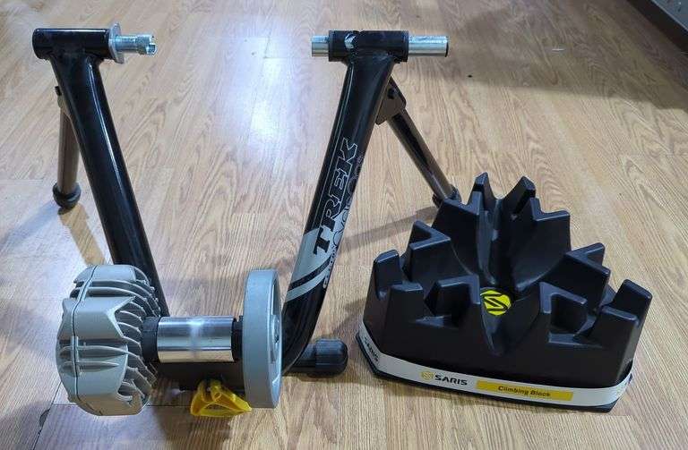 Trek CycleOps Fluid2 Trainer with Saris Climbing Block image
